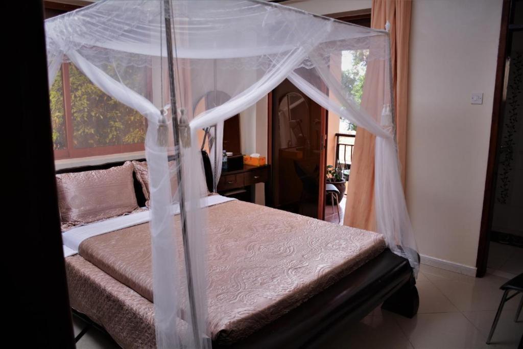 The Palms Beach Hotel And Restaurant Limited Entebbe Exteriér fotografie